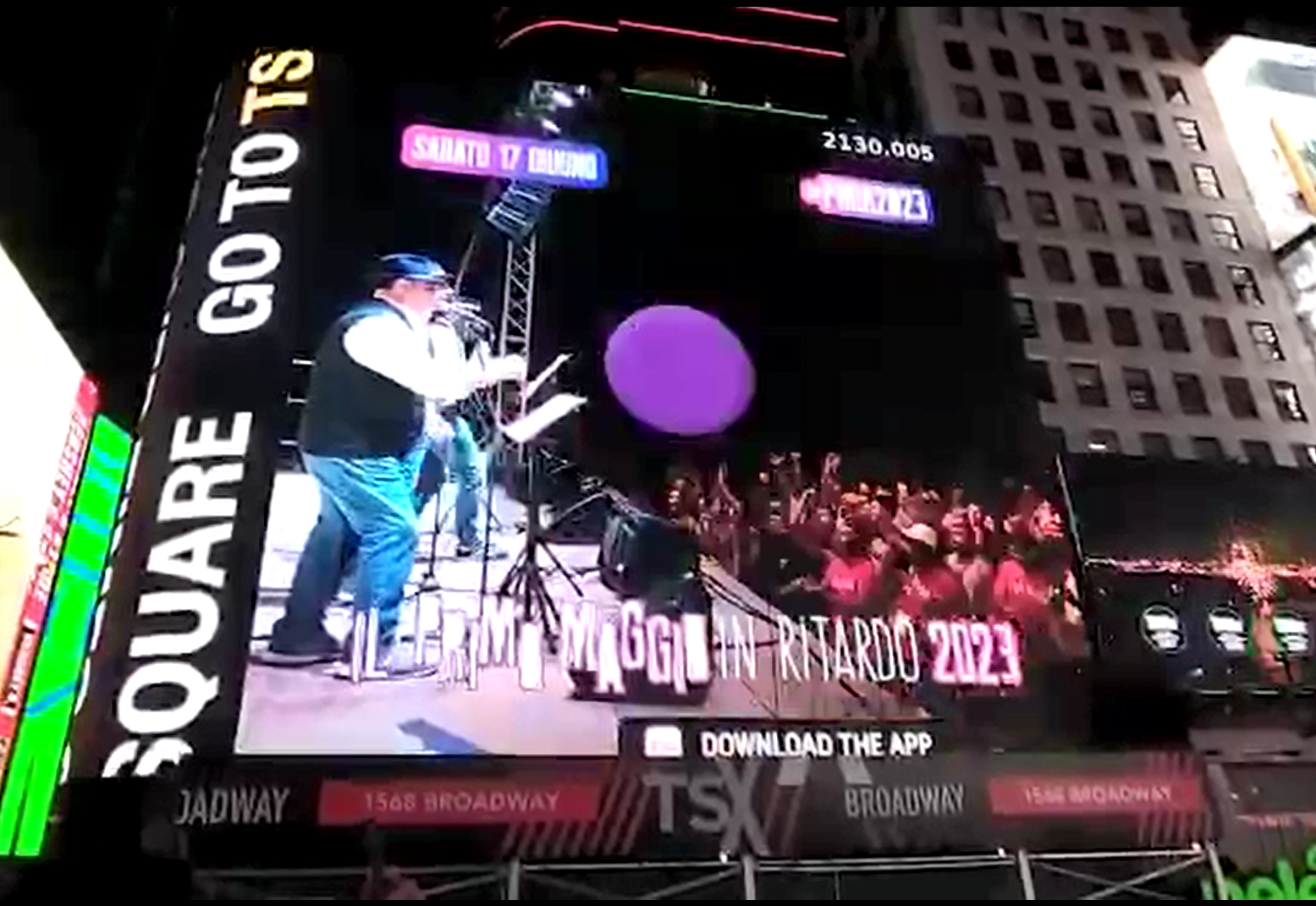 La Magia de Il Primo Maggio in Ritardo Illumina Times Square